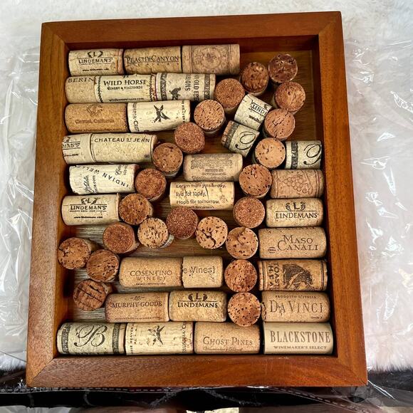 Wine Corks in a frame Décor Hand made 8.75 x 10.25" - Picture 1 of 5